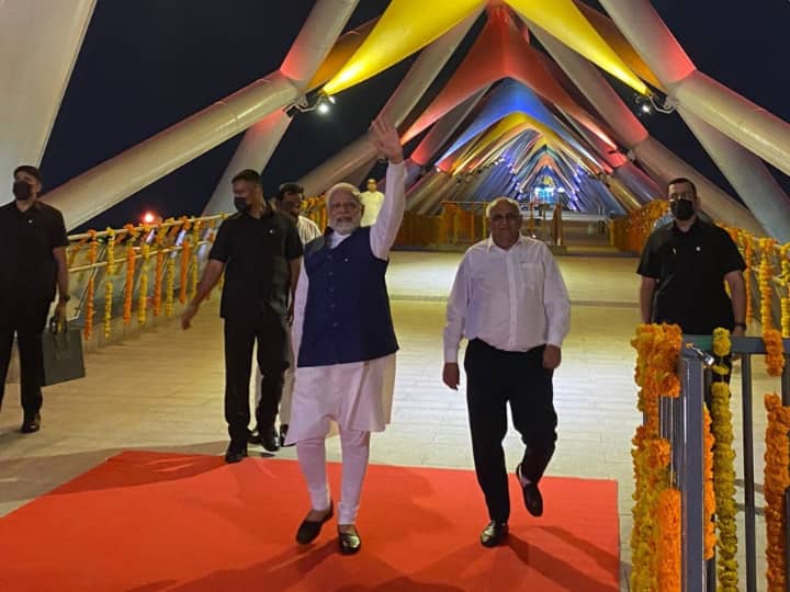 PM Narendra Modi inaugurates Atal Bridge in Ahmedabad Sabarmati Riverfront ANN PM Modi Launch Atal Bridge: पीएम मोदी ने किया 'अटल ब्रिज' का उद्घाटन, बोले- इतिहास बनाने के लिए इसे याद रखना जरूरी