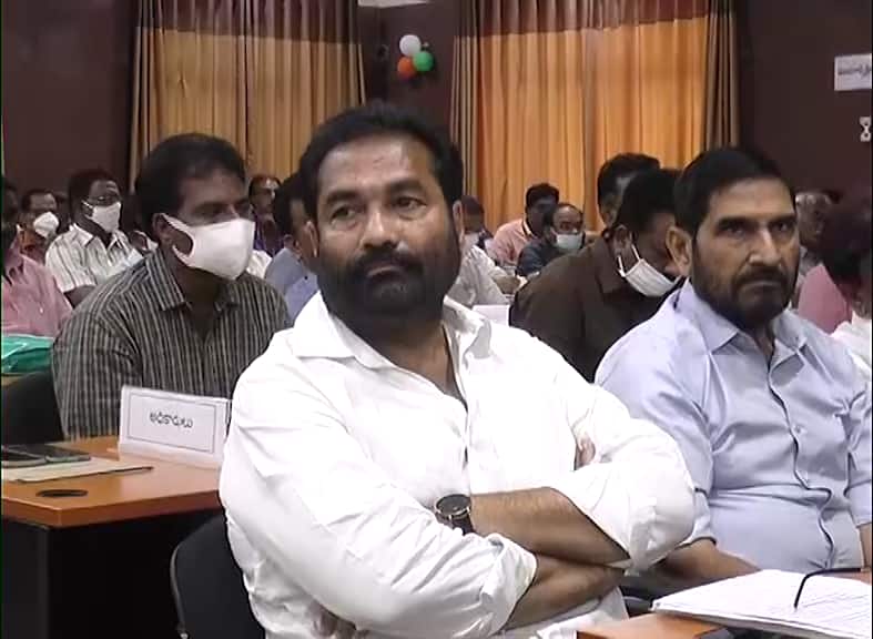 Nellore ysrcp mlas fires on official works pending DNN Nellore News : అధికారులపై ఆగ్రహం, నెల్లూరు సమీక్షలో ఎమ్మెల్యేలు గరంగరం