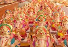 Ganesh Utsav 2022: गणेश उत्सव को लेकर महाराष्ट्र में भव्य तैयारियां, पुणे की जेल में कैदियों ने बनाए इको फ्रेंडली गणपति, देखें तस्वीरें