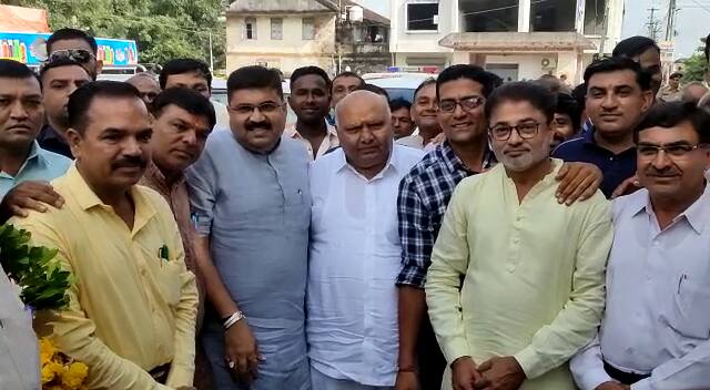 Gujarat Election : One more time Lalit Vasoya seen with BJP leaders in Dhoraji Gujarat Election : ભાજપમાં જોડાવાની ચર્ચાઓ વચ્ચે ફરી એકવાર વસોયા ભાજપના નેતાઓ સાથે જોવા મળ્યા