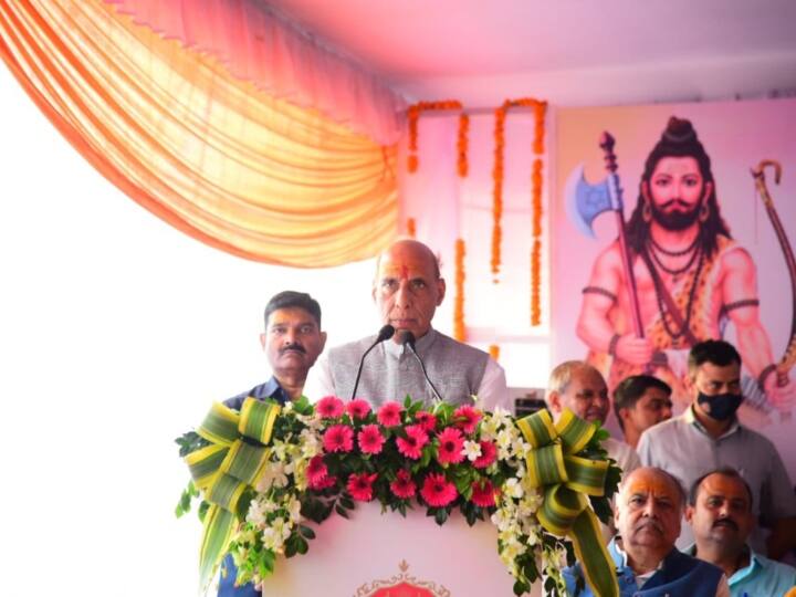 Lucknow News: राजनाथ सिंह ने 185 करोड़ की योजनाओं का किया शिलान्यास और लोकार्पण, मौके पर कही ये बड़ी बात lucknow defense minister rajnath singh unveils statue of lord parashuram in budhadev mahadev mandir ann Lucknow News: राजनाथ सिंह ने 185 करोड़ की योजनाओं का किया शिलान्यास और लोकार्पण, मौके पर कही ये बड़ी बात