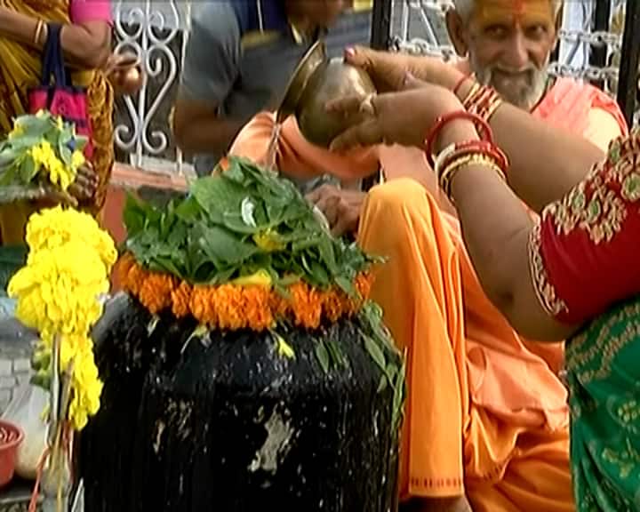 શ્રાવણ મહિનાનો અંતિમ દિવસ હોવાથી આજે અનેક શિવાલયોમાં આજે લઘુરુદ્ર યજ્ઞનું પણ આયોજન કરાયું છે.