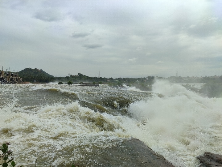 மேட்டூர் அணையில் இருந்து ஒரு லட்சம் கனஅடி நீர் திறக்க வாய்ப்பு - டெல்டா மாவட்டங்களுக்கு எச்சரிக்கை