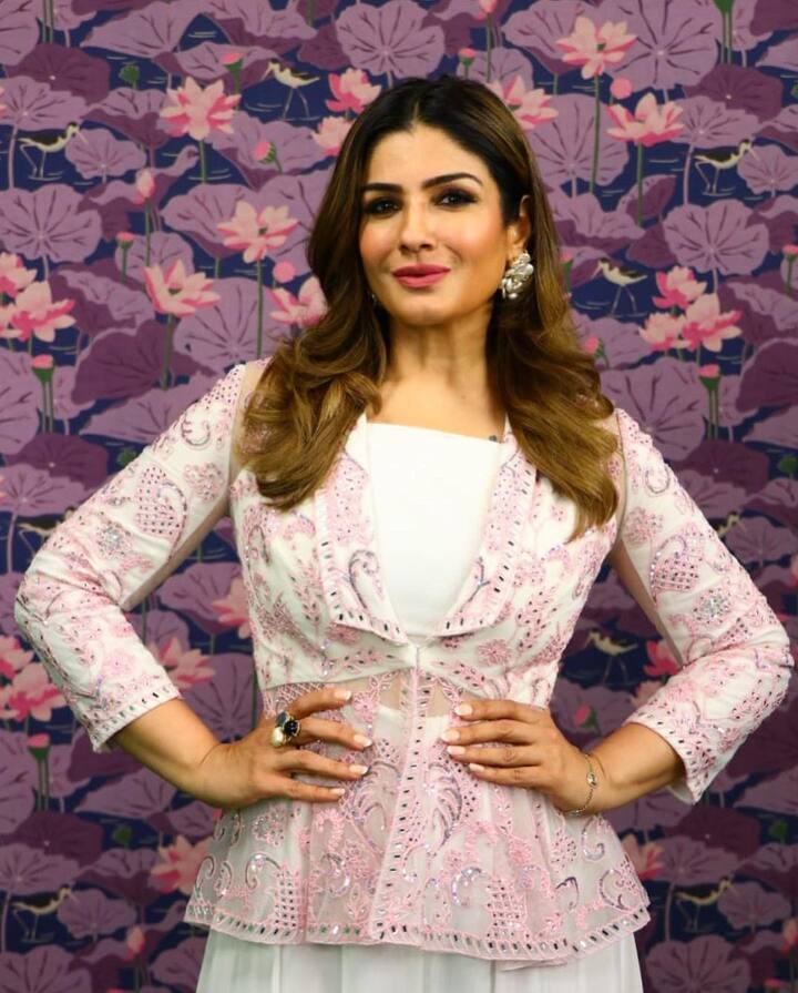 रवीना टंडनच्या वर्कफ्रंटबद्दल सांगायचे तर, अभिनेत्री शेवटची 'KGF 2' चित्रपटात दिसली होती. या चित्रपटात तिने रमिका सेनची भूमिका साकारली होती.(फोटो सौजन्य:officialraveenatandon/इंस्टाग्राम)