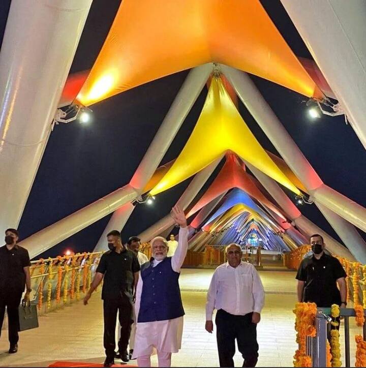 આજે વડાપ્રધાન મોદીએ સાબરમતી નદી પર અટલ ફુટઓવર બ્રિજનું લોકાર્પણ કર્યું