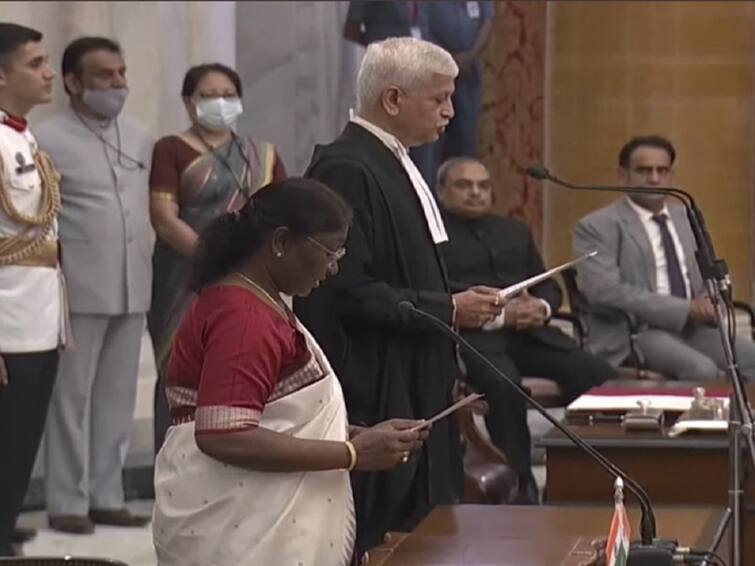 Justice UU Lalit sworn in as 49th Chief Justice of India CJI Uday Lalit : देशाच्या 49 व्या सरन्यायाधीशपदी न्या. लळीत; राष्ट्रपतींनी दिली शपथ