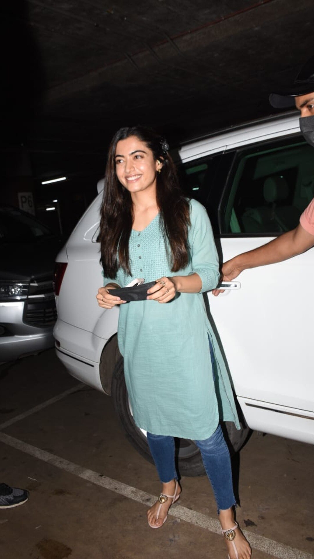Photos: Anushka Sharma is an absolute delight in white as she gets snapped  at the airport