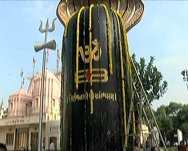 નિ અમાવસ્યાનું હિન્દુ ધર્મમાં ઘણું મહત્વ છે. પંચાંગ અનુસાર ભાદ્રપદની અમાવસ્યા તિથિ 27 ઓગસ્ટ શનિવારના રોજ આવી રહી છે. શનિવારે પડવાના કારણે તેને શનિશ્ચરી અમાવસ્યા તરીકે પણ ઓળખવામાં આવે છે.