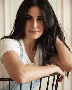 Katrina Kaif Photos: खुले बालों में कहीं खोई दिखीं कटरीना, फैंस को लगीं बेहद प्‍यारी