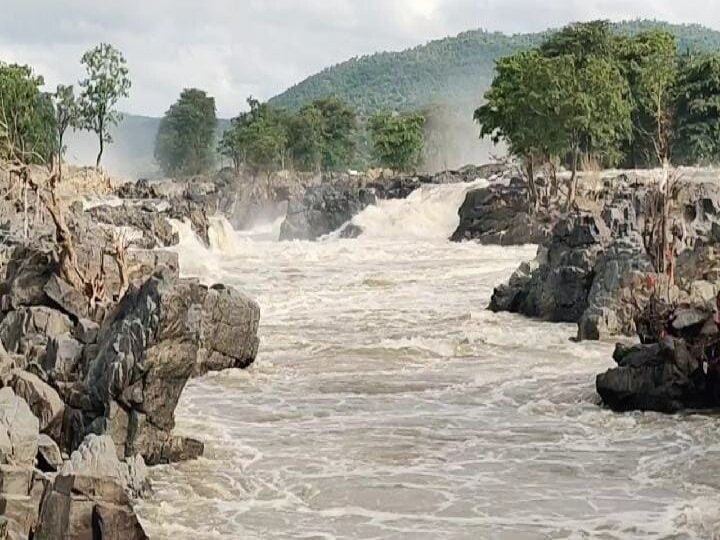 Dharmapuri: ஒகேனக்கல்லில் அருவிகளை மூழ்கடித்த வெள்ளம்..காவிரியில் நீர்வரத்து 70 ஆயிரமாக உயர்வு