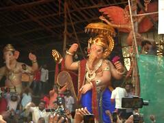 Ganesh Chaturthi : चिंचपोकळीच्या चिंतामणीचे आगमन थाटामाटात,आगमन सोहळ्याला मुंबईकरांची मोठी गर्दी