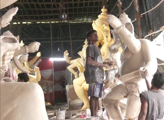 Ganesh Utsav 2022: गणेश उत्सव को लेकर महाराष्ट्र में भव्य तैयारियां, पुणे की जेल में कैदियों ने बनाए इको फ्रेंडली गणपति, देखें तस्वीरें