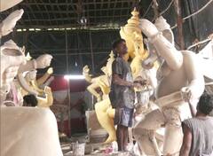 Ganesh Utsav 2022: गणेश उत्सव को लेकर महाराष्ट्र में भव्य तैयारियां, पुणे की जेल में कैदियों ने बनाए इको फ्रेंडली गणपति, देखें तस्वीरें