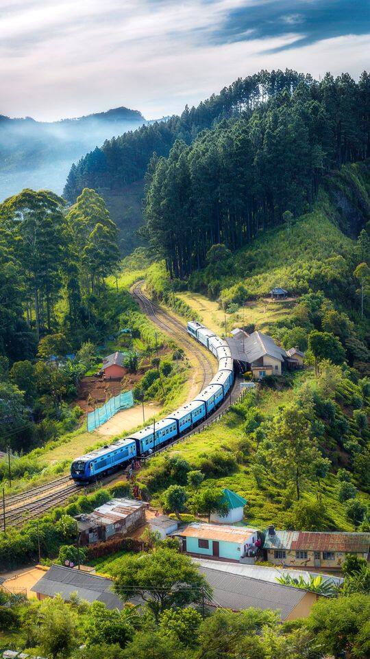 ট্রেন সফরের মাঝেই হোয়াটসঅ্যাপের সাহায্যে অনলাইনে খাবার অর্ডার