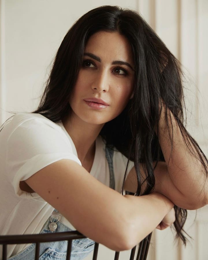 कटरीना कैफ (Katrina Kaif) ने वीकेंड पर अपनी इन प्यारी तस्वीरों को साझा कर फैंस का दिन बना दिया. उन्होंने कैप्शन में लिखा है, ''Musings ''