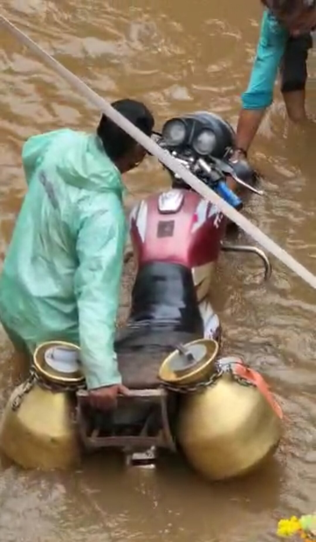 Bundi News: जरा संभलकर! जरा सी चूक पहुंचा सकती है अस्पताल, जानलेवा साबित हो सकते हैं बूंदी के गड्ढे