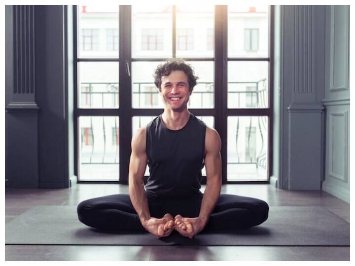 तितली आसन यानी कि बटफलाई पोज जिसे महिलाओं के लिए काफी फायदेमंद माना जाता है. आपको पता है कि यह आसन पुरुषों के लिए भी उतना ही फायदेमंद है. जी हां, आज हम आपको बताएंगे कि तितली आसन पुरुषों के लिए क्यों जरूरी है और इसे करते वक्त क्या क्या सावधानिया बरतनी चाहिए.