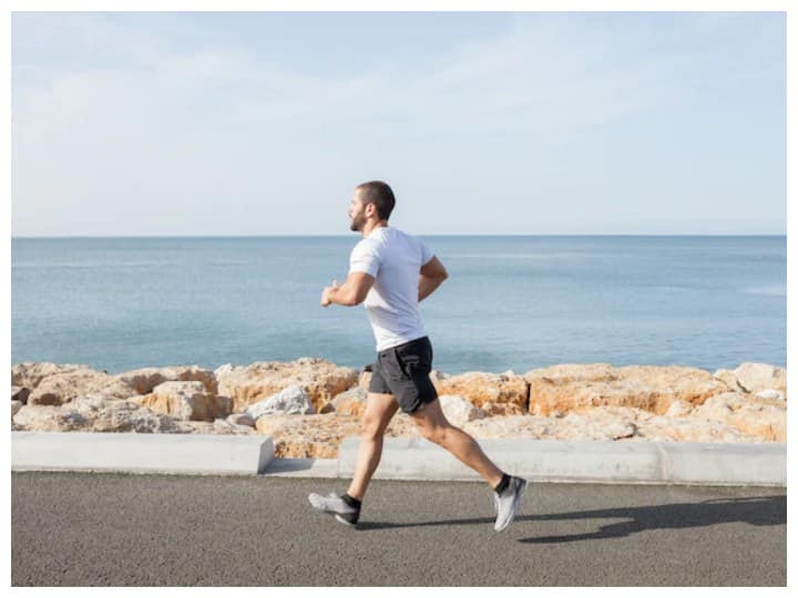 Walking Style: सिर्फ इतने कदम चलने से कम होगा हार्ट अटैक, कैंसर, डिमेंशिया का खतरा fast steps reduce risk of heart attack cancer dementia Walking Style: सिर्फ इतने कदम चलने से कम होगा हार्ट अटैक, कैंसर, डिमेंशिया का खतरा