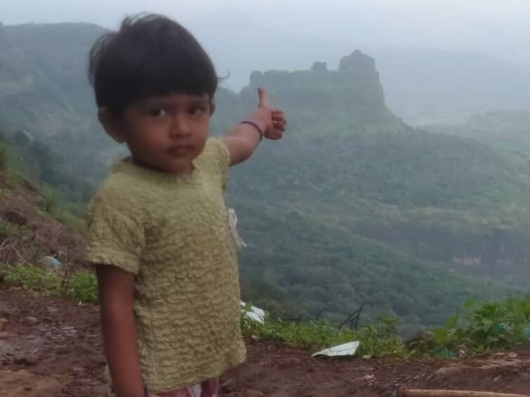 Maharashtra Palghar News Only 2 years and 10 months old girl Successful ascent of Bhimashankar trek Recorded in India Books of Records वय केवळ 2 वर्ष 10 महिने, उत्साह मात्र मोठा! चिमुकलीकडून भीमाशंकर ट्रेकची यशस्वी चढाई; इंडिया बुक्स ऑफ रेकॉर्डमध्ये नोंद