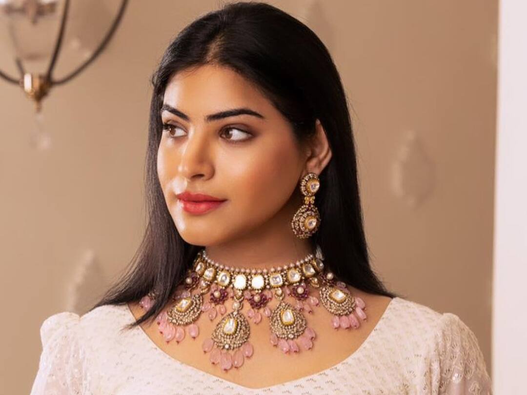 Bigg Boss Beauty Priyanka Singh Haldi Photos Goes Viral Bigg Boss Beauty: పెళ్లి పీటలెక్కబోతున్న బిగ్ బాస్ ఫేమ్ ప్రియాంక సింగ్? హల్దీ ఫోటోలు వైరల్