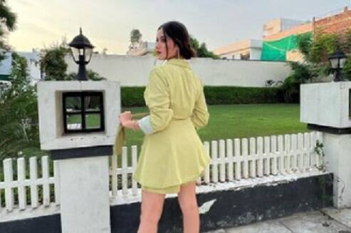 tv girl jannat zubair shares her beautiful yellow dress pics on internet Pics: ટીવીની યુવા એક્ટ્રેસ જન્નત ઝૂબેરે ગાર્ડનમાં કરાવ્યુ શાનદાર ફોટોશૂટ, પીળા શૉર્ટ્સની તસવીરો વાયરલ