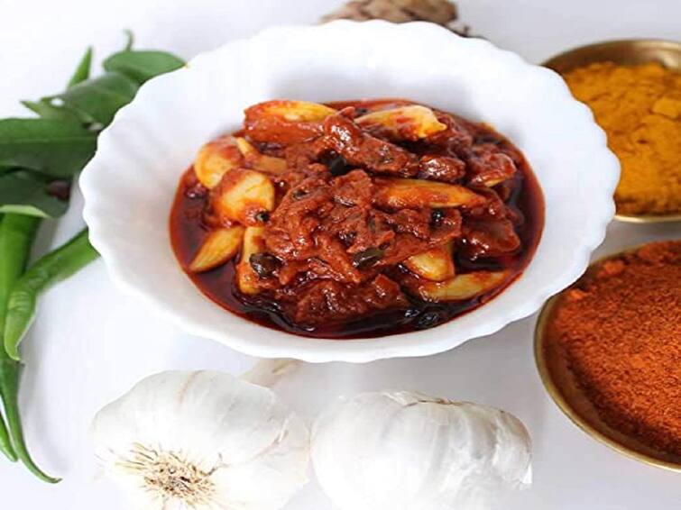 Easy Pickle Recipe: How To Make Garlic Pickle In Just 10 Mins Garlic Recipe : 10 நிமிடங்களில் பூண்டு ஊறுகாய் ரெடி.. எண்ணெய் மணக்க மணக்க.. இதுதான் ரெசிப்பி..