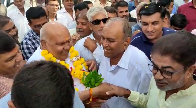 Gujarat Election : ભાજપમાં જોડાવાની ચર્ચાઓ વચ્ચે ફરી એકવાર વસોયા ભાજપના નેતાઓ સાથે જોવા મળ્યા
