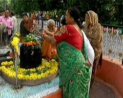 Shrawan 2022: આજે શ્રાવણ મહિનાનો છેલ્લો દિવસ અને શનિશ્વરી અમાસનો યોગ, શિવાલયોમાં ઉમટ્યાં ભક્તો