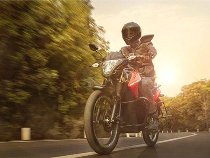 Pure EV ETRYST 350 मध्ये ट्यूबलेस टायर्स वापर करण्यात आला आहे. यात सस्पेन्शनसाठी पुढील आणि मागील बाजूस हायड्रॉलिक ड्युअल सस्पेंशन देण्यात आले आहे. या इलेक्ट्रिक बाईकची लांबी 2040 मिमी, व्हीलबेस 1375 मिमी, ग्राउंड क्लिअरन्स 180 मिमी, सीटची उंची 770 मिमी आणि वजन 120 किलो आहे.