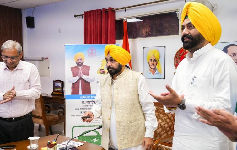 Provision of exemption in registration fee and road tax on electric vehicles, approval of draft of new electric vehicle policy ਇਲੈਕਟ੍ਰਿਕ ਵਾਹਨਾਂ 'ਤੇ ਰਜਿਸਟ੍ਰੇਸ਼ਨ ਫੀਸ ਅਤੇ ਰੋਡ ਟੈਕਸ ਵਿੱਚ ਛੋਟ ਦੀ ਵਿਵਸਥਾ, ਨਵੀਂ ਇਲੈਕਟ੍ਰਿਕ ਵਾਹਨ ਨੀਤੀ ਦੇ ਖਰੜੇ ਨੂੰ ਪ੍ਰਵਾਨਗੀ