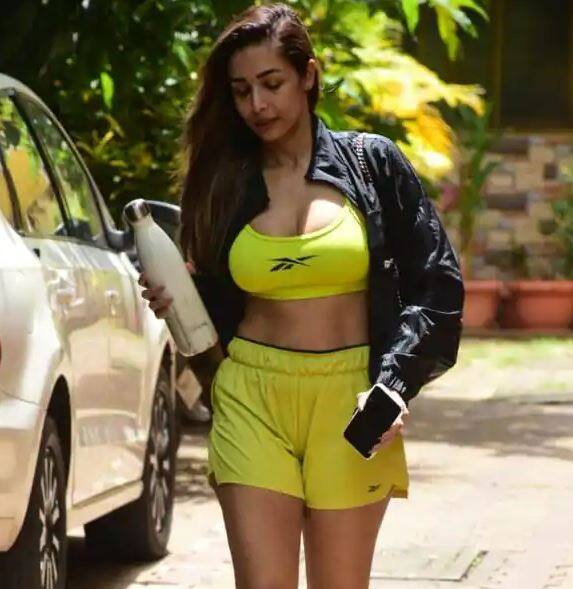 મલાઈકાના ચાહકો પણ તેના જિમ લૂકને વાયરલ કરે છે.  મલાઈકા સોશિયલ મીડિયામાં પણ એક્ટિવ છે.