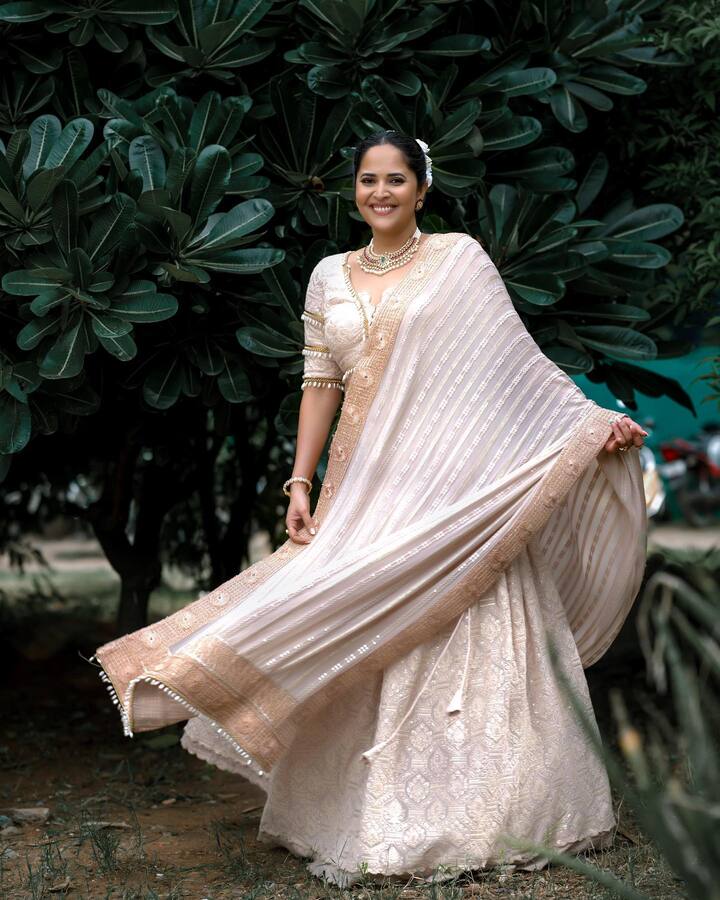 అనసూయ భరద్వాజ్ బ్యూటీఫుల్ ఫోటోస్. Image Credit: Anasuya Bhardwaj/ Instagram