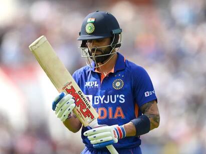 Asia Cup 2022: Virat Kohli opens up about his struggles with mental health Asia Cup 2022: பேட்டி கொடுத்தது பழைய கோலியா? வேதனையில் ரசிகர்கள்.. அப்படி என்ன பேசினார்?
