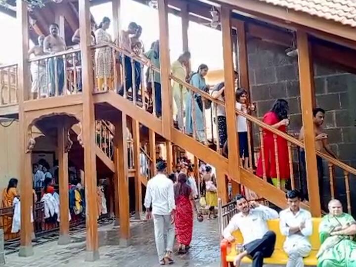 भाद्रपद यात्रा उत्सवासाठी आज पहाटे चार वाजता मंदिराचे मुख्य प्रवेशद्वार खुले करण्यात आले. दैनंदिन पूजा विधी झाल्यानंतर मुख्य गाभाऱ्यात जाण्यासाठी सर्वांना मार्ग खुला करण्यात आला. पहाटे 5 ते दुपारी 12 वाजेपर्यंत जलस्नान निमित्त गाभाऱ्यात प्रवेश दिला जातो. तसेच दुपारी मानाचा पोशाख श्रींना परिधान केला जातो.