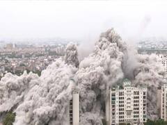 Noida Twin Towers Demolished : महाकाय 'ट्विन टॉवर' मातीत, नऊ वर्षांची मेहनत अन् कोट्यवधींचा खर्च धुळीस