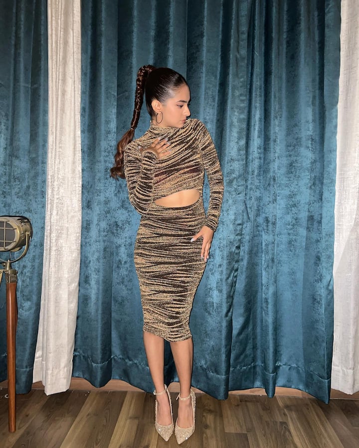 20 साल की अनुष्का सेन ने जहां एंटरटेनमेंट इंडस्ट्री में अपनी अलग जगह बना ली है, वहीं वह फैशन के मामले में भी किसी से कम नहीं हैं.