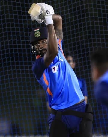 অলরাউন্ডার হিসেবে জাতীয় দলে থাকবেন হার্দিক পাণ্ড্য। এই মুহূর্তে দুর্দান্ত ফর্মে রয়েছেন গুজরাত টাইটান্সের অধিনায়ক।