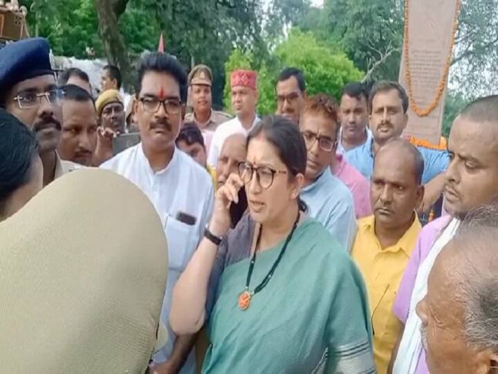 Smriti Irani Viral Video Lekhpal not recognize minister smriti Irani on Call in Amethi in UP WATCH: 'हेलो दीपक जी, स्मृति ईरानी बोल रही हूं', फिर भी अपने सांसद को नहीं पहचान सका लेखपाल