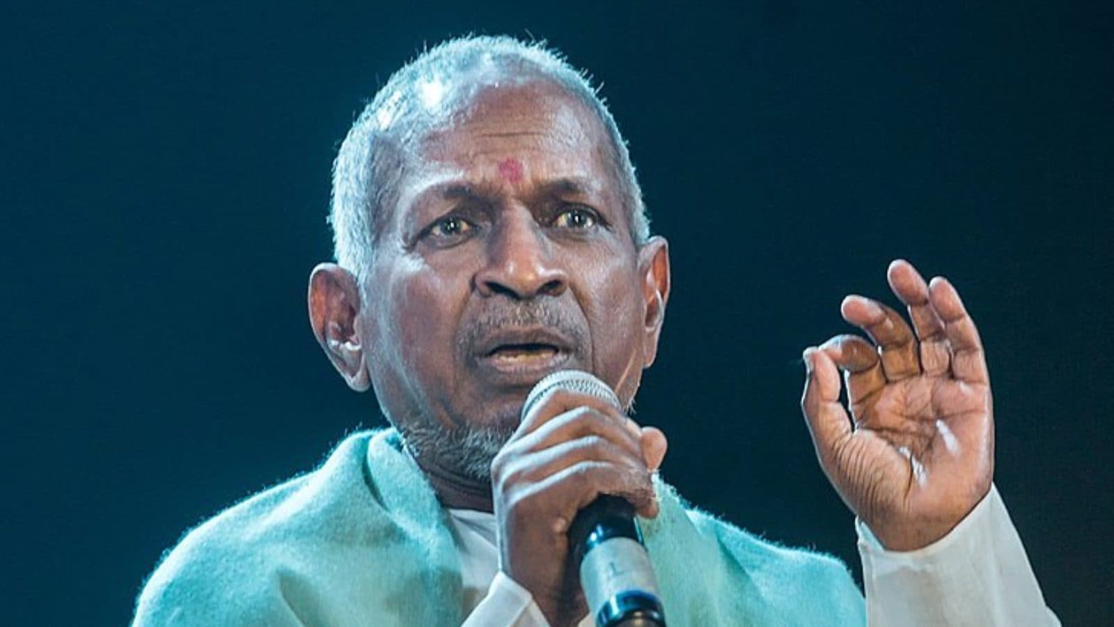 Ilayaraja: கொட்டித்தீர்த்த கனமழை.. தாமதம் ஆன விமானம்.. 7 மணிநேரம் காத்திருப்பு அறை.. டென்சன் ஆன இளையராஜா?