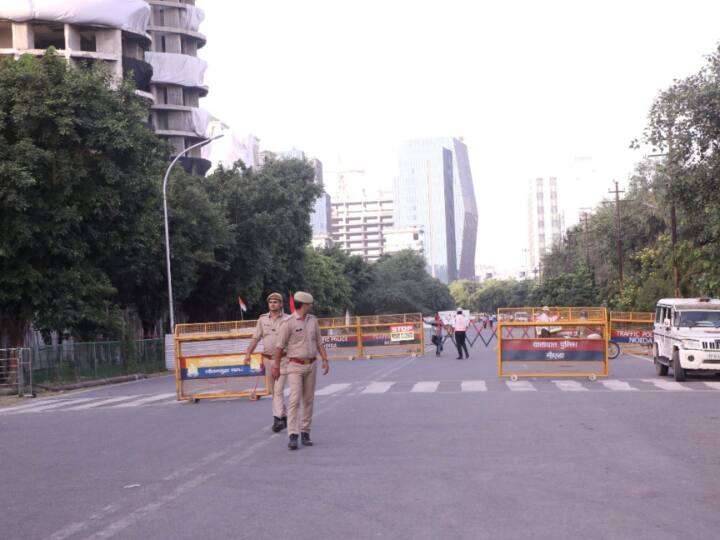 Noida Twin Tower Demolition: नोएडा के सेक्टर-93 ए स्थित सुपरटेक का ट्विन टावर को जमींदोज कर दिया गया है. 13 साल में बनीं इन दो इमारतों को टूटने में महज 12 सेकेंड का समय लगा. ट्विन टावर को गिराने का जिम्मा एडिफाइस नाम की कंपनी को मिला था. ये काम प्रोजेक्ट मैनेजर मयूर मेहता की निगरानी में किया गया.