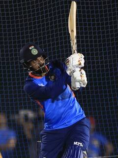 Asia Cup 2022: পাকিস্তান ম্যাচে নামার আগে শেষ প্রস্তুতি সারলেন বিরাট, ভুবিরা