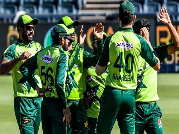 Asia Cup 2022 Pakistan players to wear black armband to show solidarity for flood victims In their Country Pakistan Black Armbands : ஆசிய கோப்பை 2022 : இந்திய அணியுடன் மோதும் பாகிஸ்தான் வீரர்களின் கைகளில் கருப்புப்பட்டை.. ஏன்?