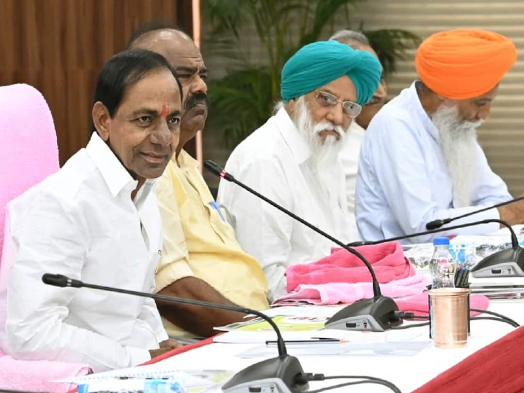 KCR News: జాతీయ రైతు సంఘాల నేతలతో సీఎం కేసీఆర్ భేటీ - 26 రాష్ట్రాల నుంచి హాజరు, వరుసగా రెండో రోజూ CM KCR meets with national farmers associations leaders in Pragathi Bhavan for second day KCR News: జాతీయ రైతు సంఘాల నేతలతో సీఎం కేసీఆర్ భేటీ - 26 రాష్ట్రాల నుంచి హాజరు, వరుసగా రెండో రోజూ