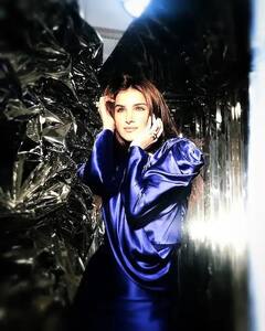 Tara Sutariaએ રૉયલ બ્લૂ ડ્રેસમાં બતાવ્યો હૂસ્નનો તડકો, લેટેસ્ટ ફોટોશૂટની તસવીરો વાયરલ