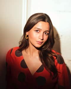 Alia Bhatt Pics: प्रेग्नेंट आलिया ने फिर दिखाया स्टाइलिश अंदाज, देखकर ननद करिश्मा ने कर दिया ऐसा कमेंट