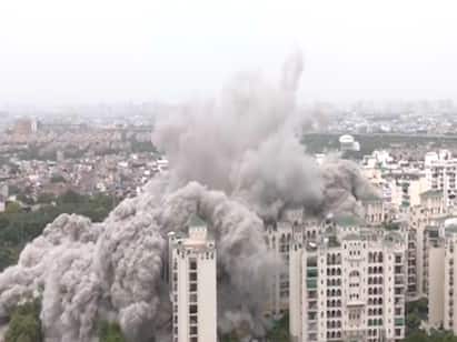 Noida Twin Towers Demolition : अखेर देशातील बहुमजली इमारत ट्विन टॉवर (Twin Tower) जमीनदोस्त झालं आहे.