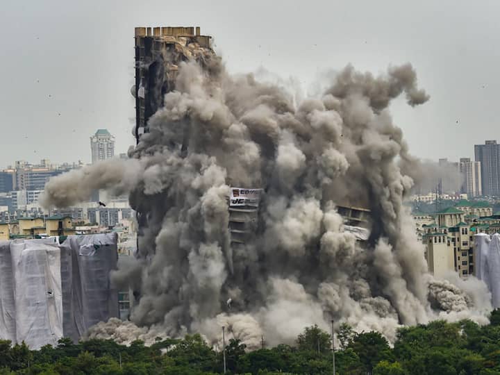 Noida Twin Tower Demolition Noida Supertech Twin Tower Demolition after Supreme Court order Noida Twin Tower Demolition: नोएडा में सुपरटेक के ट्विन टावर चंद सेकेंड में हुए ध्वस्त, जानें अब तक का पूरा घटनाक्रम