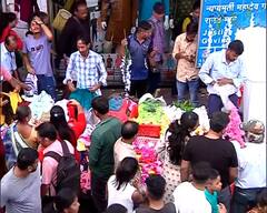 PHOTO : बाप्पाच्या स्वागतासाठी बाजारपेठा सजल्या