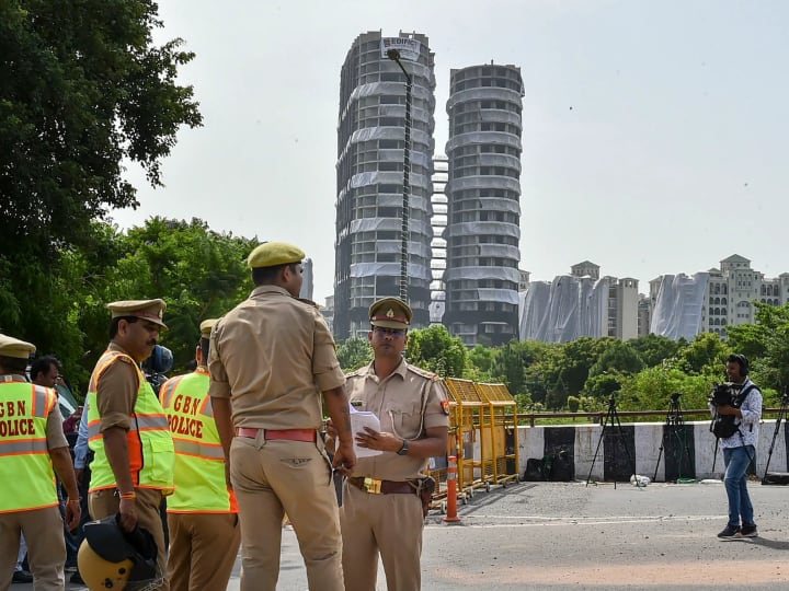 Noida Twin Towers Demolition, how police prepared Noida Twin Tower Demolition: ट्विन टावर ढहाने से पहले 500 पुलिसकर्मी किए गए थे तैनात, ये था सुरक्षाबलों का पूरा प्लान