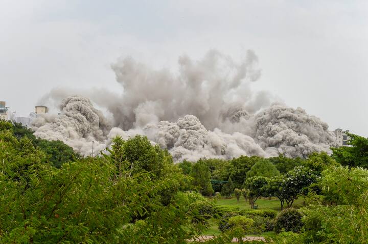 Dust covers the area after demolition of Supertech's twin towers in Noida. (PTI Photo)